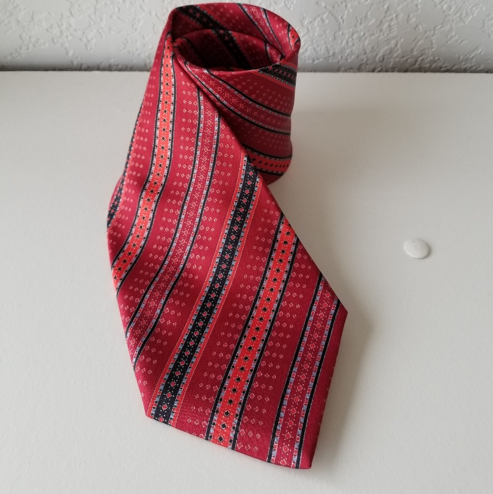 Brioni red print silk tie